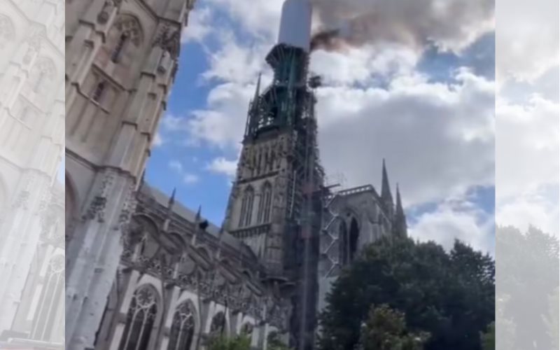 Torre de la catedral de Notre Dame de Rouen se incendió