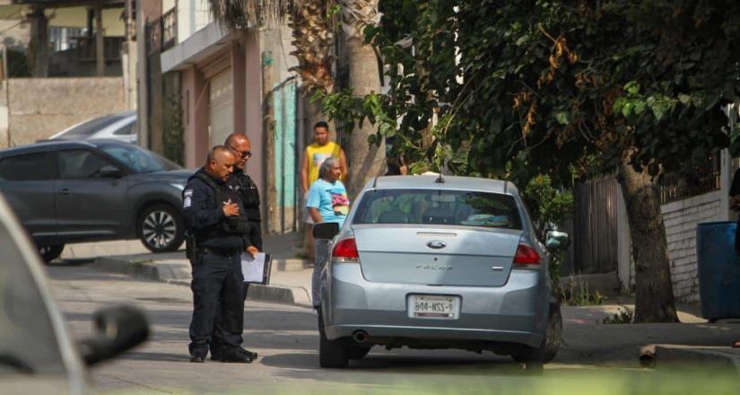 Enfermera es acribillada a poco de llegar a su casa