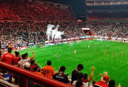 Pelea entre aficionados de Chivas y Xolos acaba en balacera