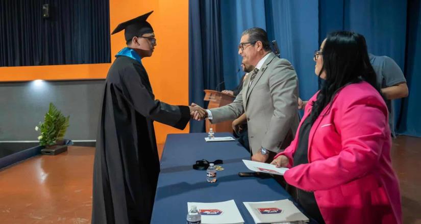 Egresa primera generación de jugadores de Xolos entre el alumnado de bachillerato en UDCI