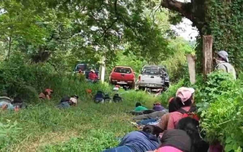 Casi 600 mexicanos huyen a Guatemala por violencia en Chiapas