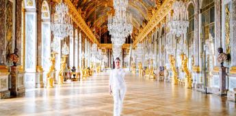 Salma Hayek portó la antorcha olímpica en el Palacio de Versalles