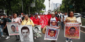 Padres de los 43 de Ayotzinapa refutan al informe de AMLO