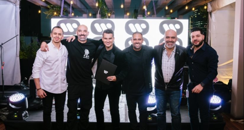 Pipe Bueno firma con Warner Music Latina