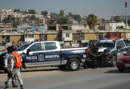 Abandonan cuerpo degollado en el blvd. 2000