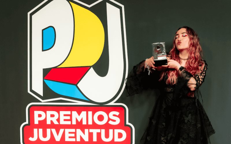 Ela Taubert gana La Nueva Generación - Femenina en Premios Juventud