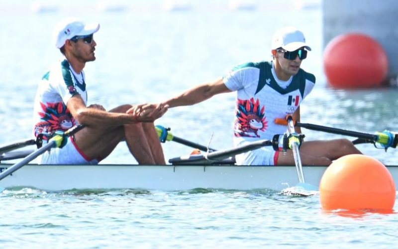 Alexis López y Miguel Carballo clasifican a semifinales de remo en París 2024