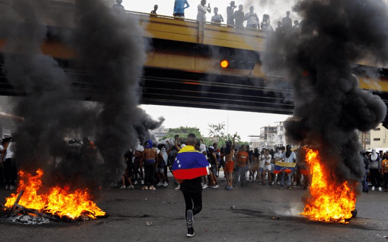 Represión Chavista en Venezuela deja siete muertos en protestas contra fraude electoral