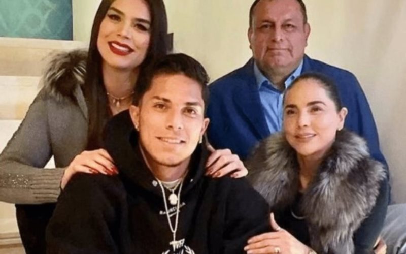 Mamá de Carlos Salcedo tiene orden de aprehensión por homicidio