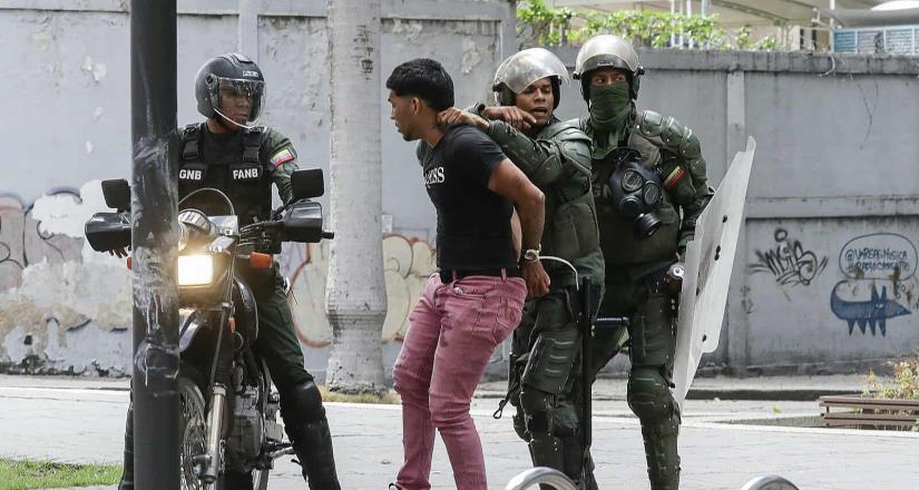 Detenidos en protestas venezolanas sin acceso a la defensa privada