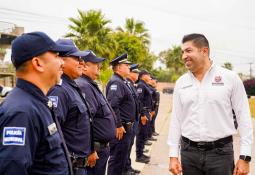 Invita gobernadora Marina del Pilar a adoptar una mascota rescatada en el Santuario Mily.