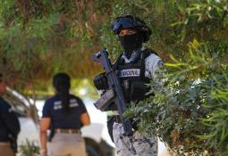 Cuelgan dos cabezas humanas en puente Cuesta Blanca