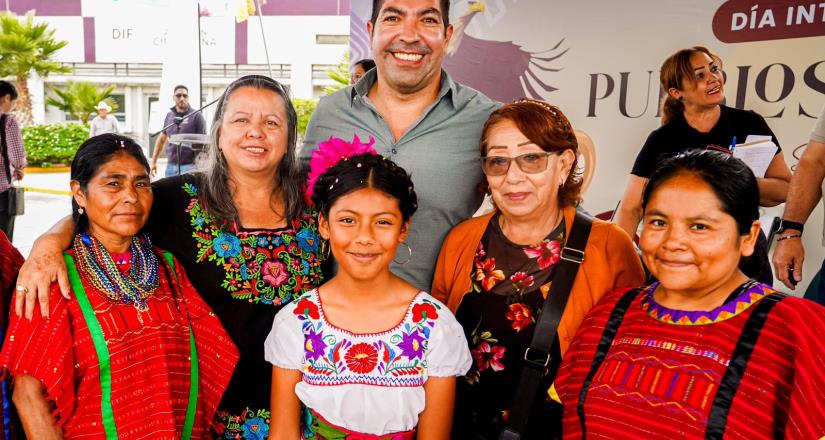 Armando Ayala reconoce aportación de los grupos indígenas en ceremonia "Colores de México"