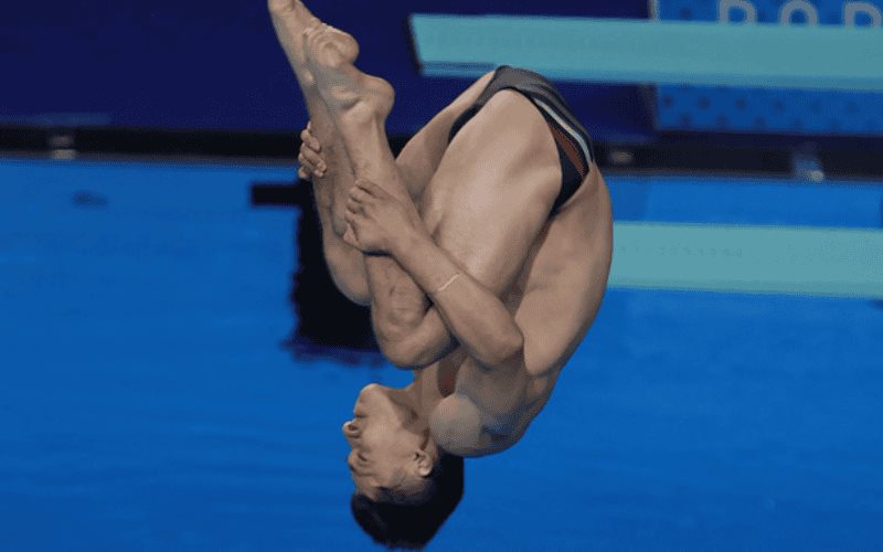 Osmar Olvera avanza a las semifinales de trampolín individual en París 2024