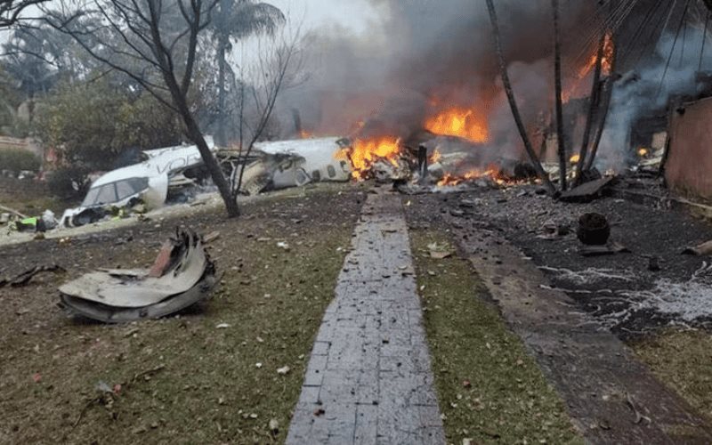 Avión con 62 pasajeros se desploma en São Paulo, Brasil