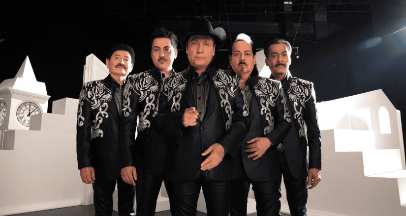 Los Tigres del Norte arrasan con su tema "Aquí Mando Yo"