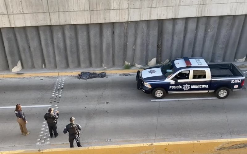 Hallan cuerpo embolsado en la avenida Paseo de los Héroes