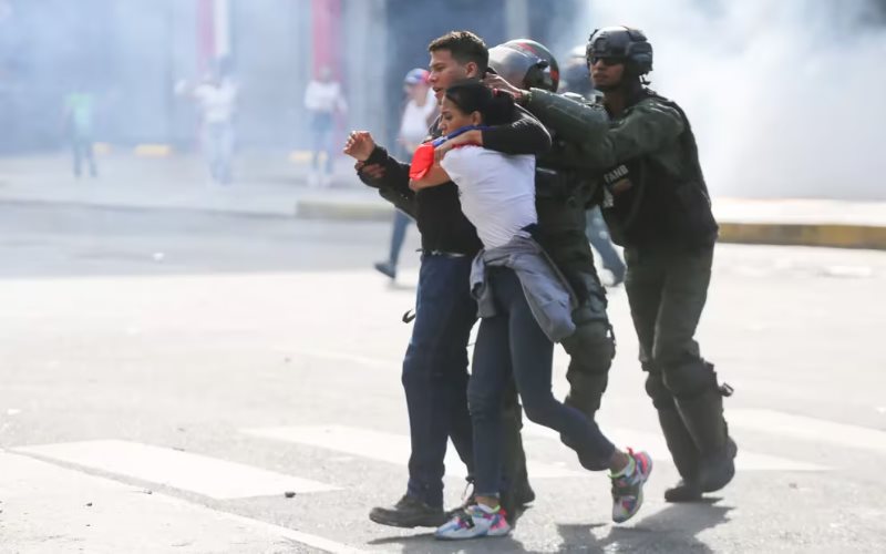 Régimen cubano niega estar involucrado en la represión en Venezuela