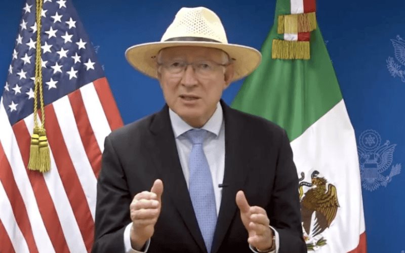 Ken Salazar expresó preocupación ante reforma judicial en México