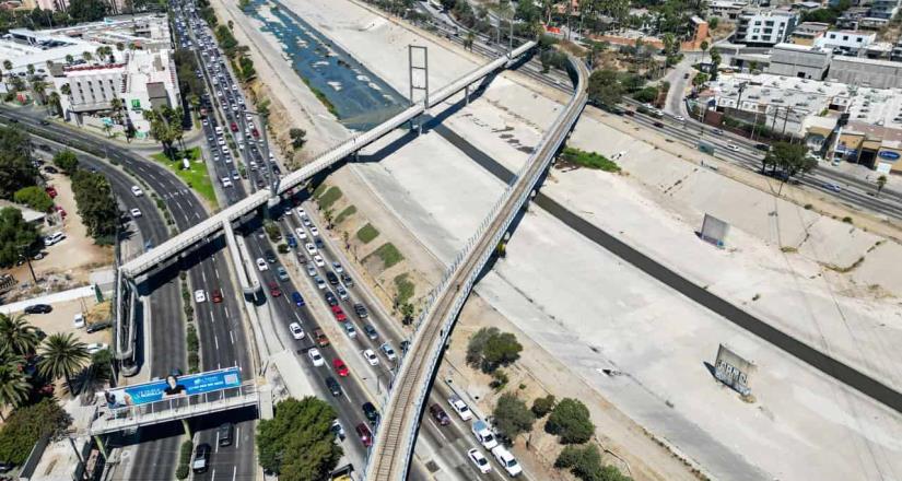 Hombre es víctima de ataque armado en la canalización río Tijuana