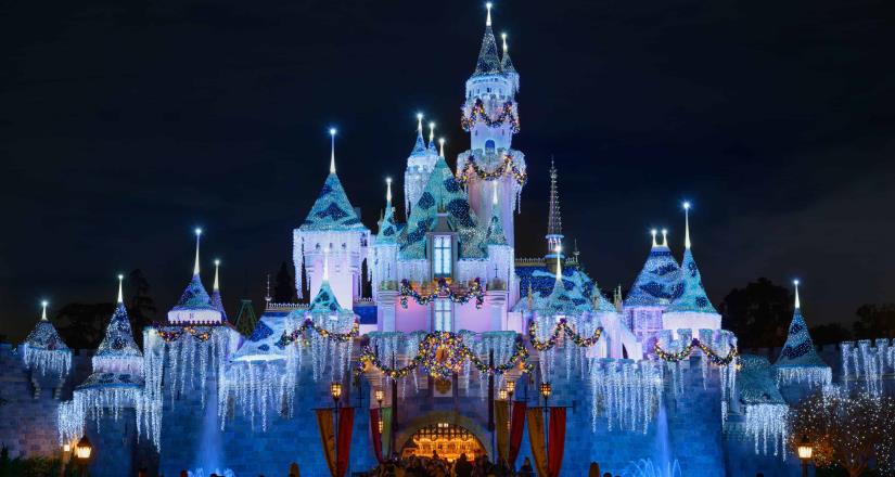 Las celebraciones festivas en Disneyland Resort llegan con tradiciones clásicas y nuevos para toda la familia