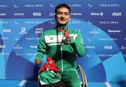 Gloria Zarza Guadarrama gana medalla de oro en Paralímpicos de París