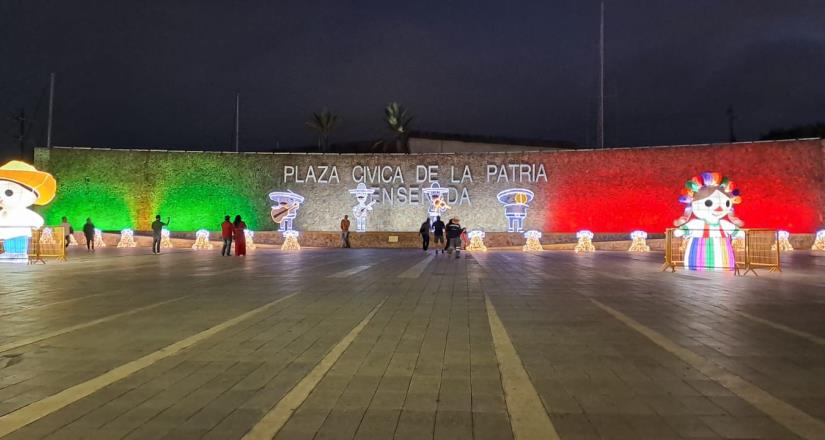 Adornan la ciudad por Fiestas Patrias