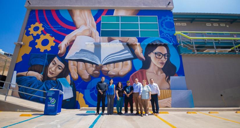 Develan mural sobre "Oportunidades"  para jóvenes en la educación