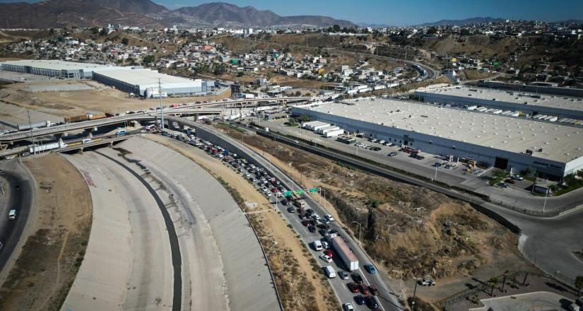 Aparatoso accidente con un trailer provoca cierre en la Terán Terán