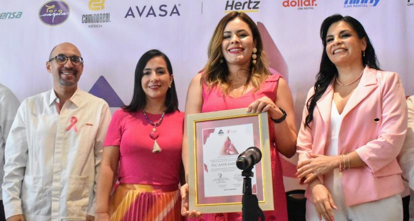 Recibe TLC Asociados el Distintivo "Triángulo Rosa" en combate al cáncer de mama