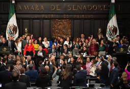 ¡Porque el orgullo LGBTTTIQ+ es todo el año! Encuentra las sorpresas en las latas conmemorativas de Dos Equis