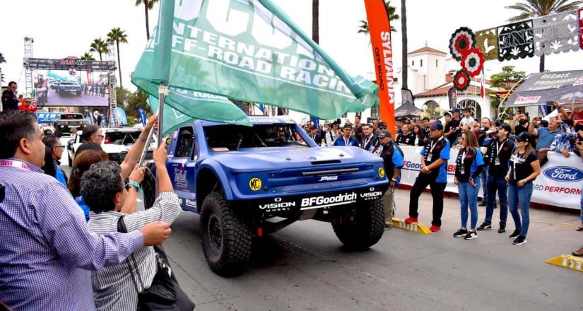 Participan 192 equipos en la Score Baja 400