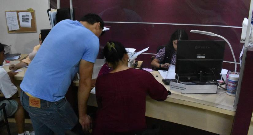 Atiende Registro Civil a 700 personas por día