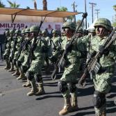 Alfredo Álvarez Cárdenas encabeza desfile cívico-militar del 214 aniversario de la Independencia de México